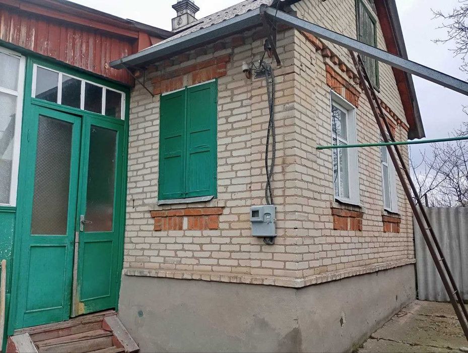 Продам будинок в Дергачах для невеликої родини, цегляний, на високому цоколі