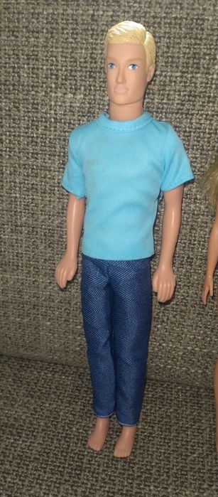 Barbie e boneco Simba