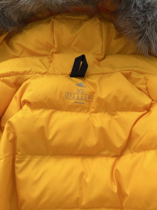 Зимова парка adidas в стані нової.