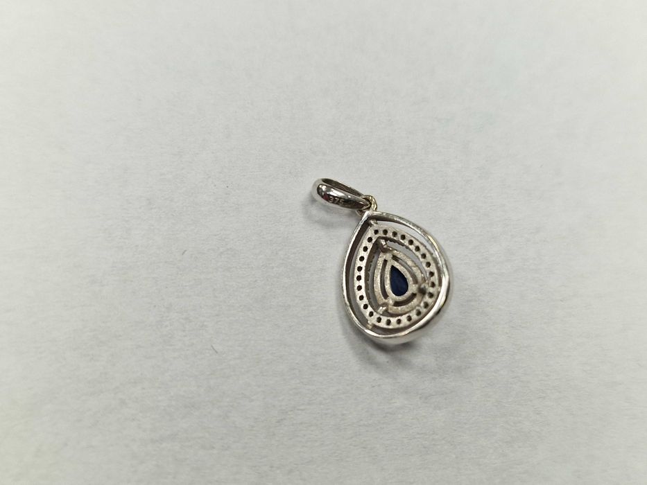 Złoty wisiorek damski/ 375/ 0.85 gram/ 25x DIA/ Szafir/ białe złoto