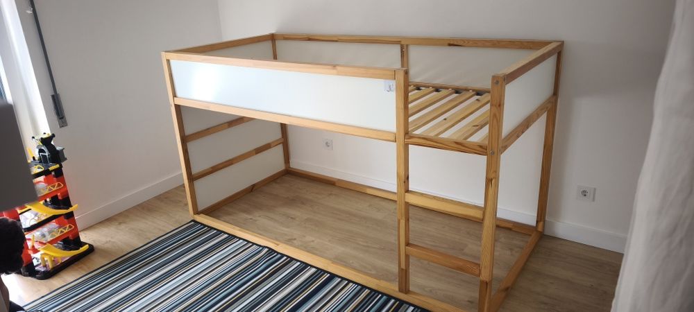 Cama de criança com colchão