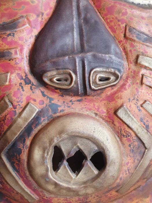 Máscara em cobre tons de laranja