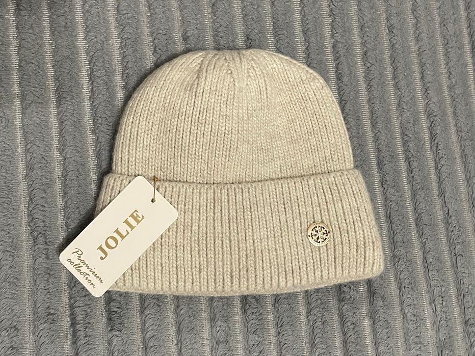 Нова жіноча шапка