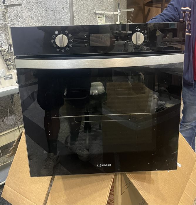Forno Indesit IFW