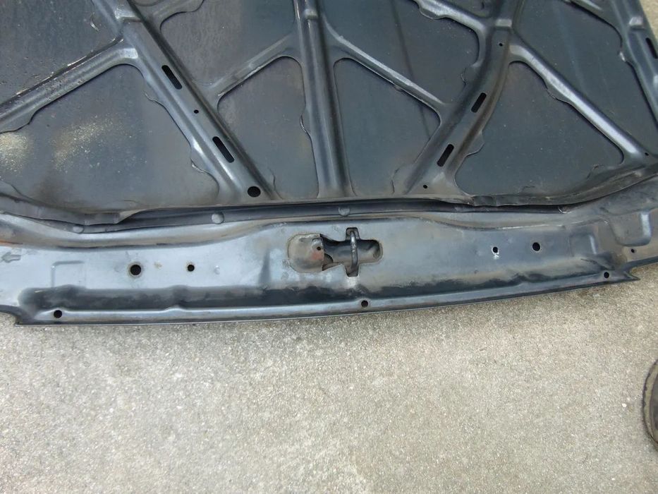 Toyota Corolla DX capot