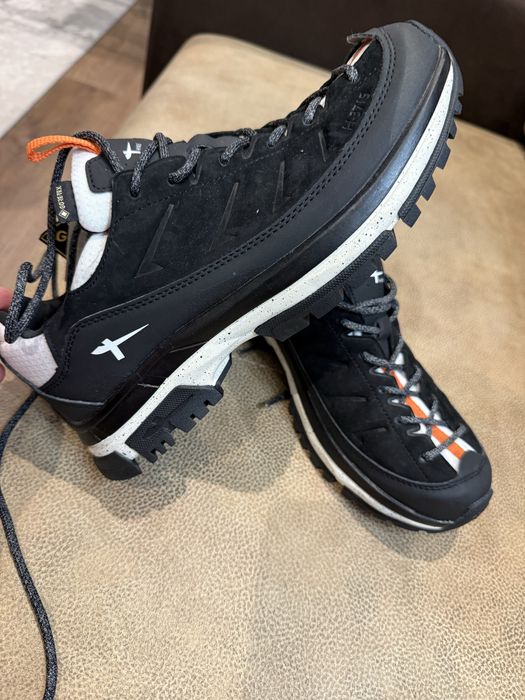 Tamaris кросівки черевики