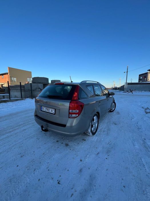 Легковий автомобіль Кіа Сід в кузові універсал