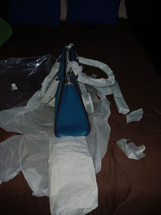 Mala azul muito bonito nova