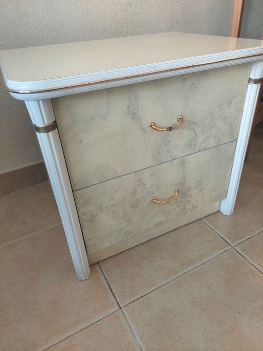 1 mesa de cabeceira vintage