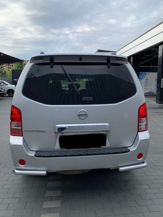 NISSAN Pathfinder 4.0 V-6 2007 р. 7 місць