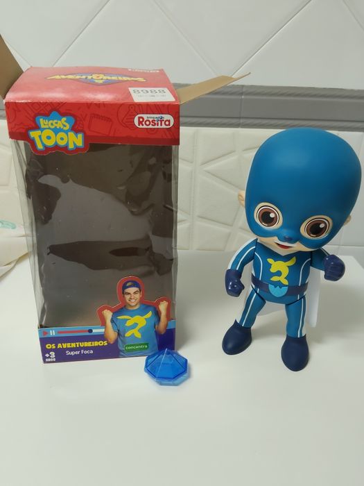 Boneco super foca Luccas Neto