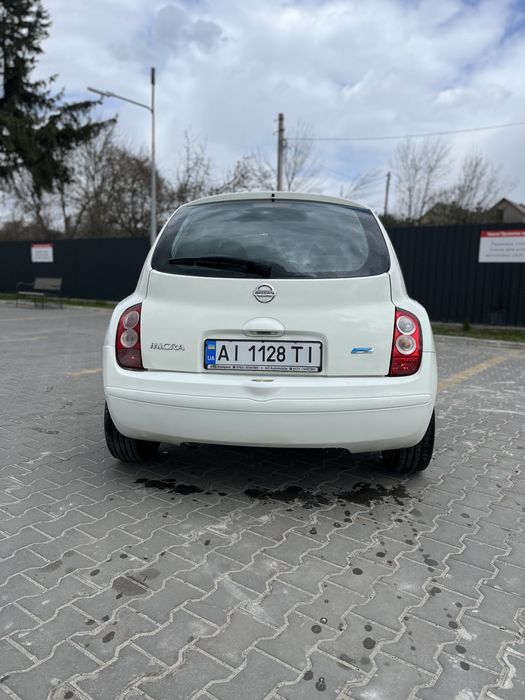 Малолітражка нісан мікра