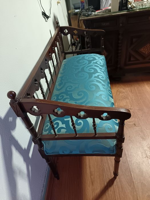 Canapé antigo restaurado de novo