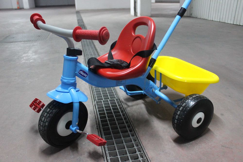 triciclo chicco com pouco uso
