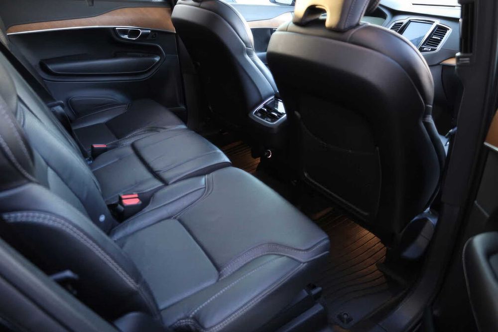 Volvo XC90      2019
