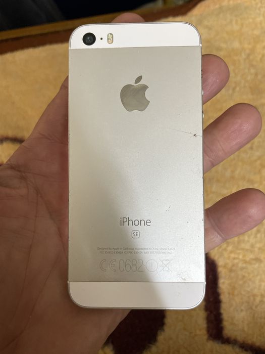 iPhone SE 64 GB  и Samsung A10s