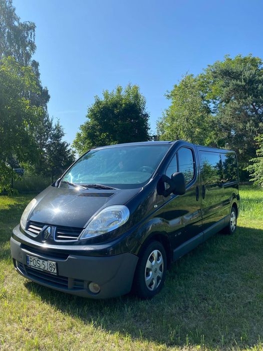 Renault Trafic Renault Trafic 2.5 dci 5 os. 2 pary drzwi przespanych po obu stronach