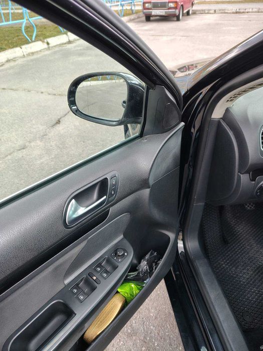 VW Golf VI  1,6tdi у дуже гарному стані