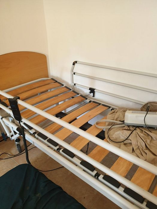 Cama ortopédica com comando