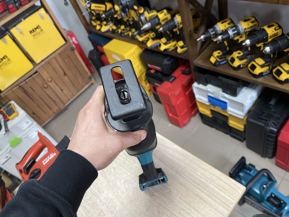 Makita DJR187 / безщіткова шабельна пила Макіта