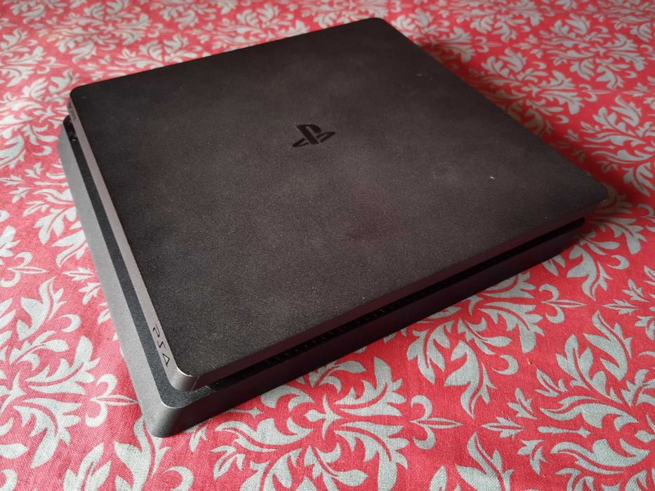 PS4 Slim avariada - blod
