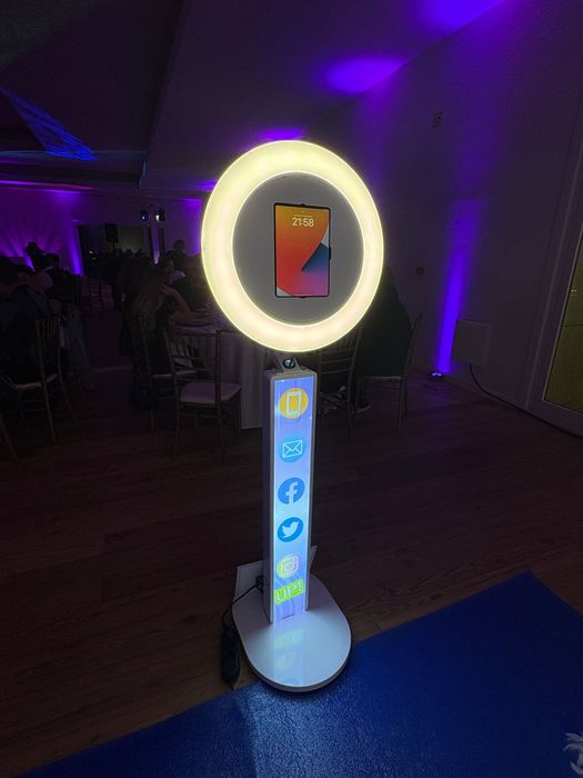 Aluguer de Photobooth e Videobooth em vidro para eventos e casamentos