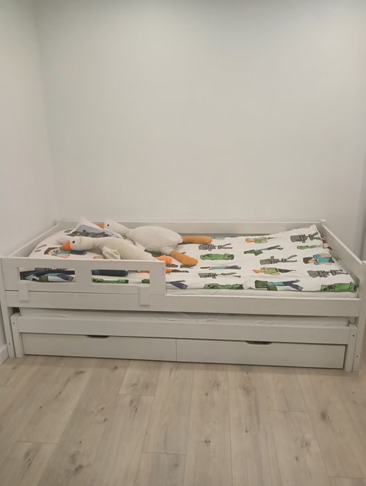 Łóżko podwójne drewniane