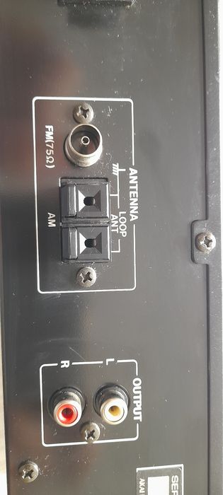 Akai Tuner AT 52
