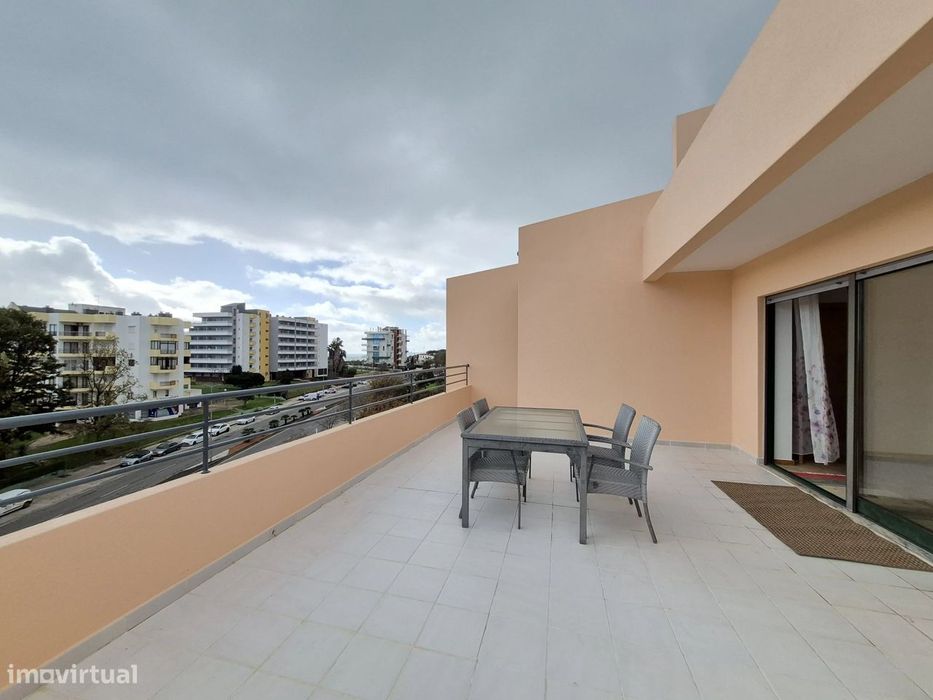 Apartamento de luxo com 3 quartos, a 100 metros da Praia da Rocha.