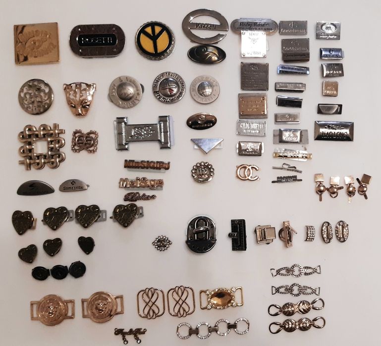 Пряжки металлические,  шильды