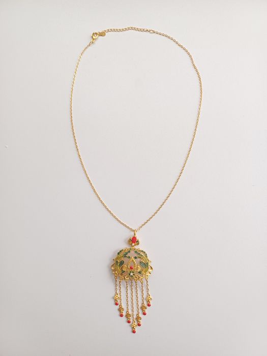 Colar de imitação de estilo clássico chinês, com fio dourado