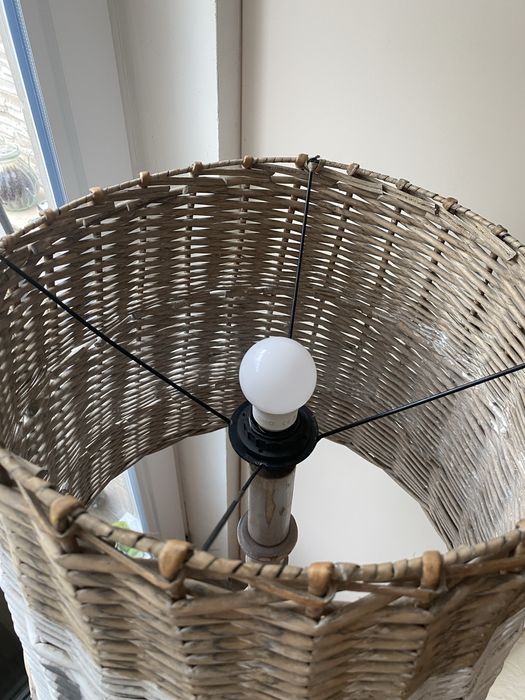 Lampa rodem z PRL  drewno i rattan