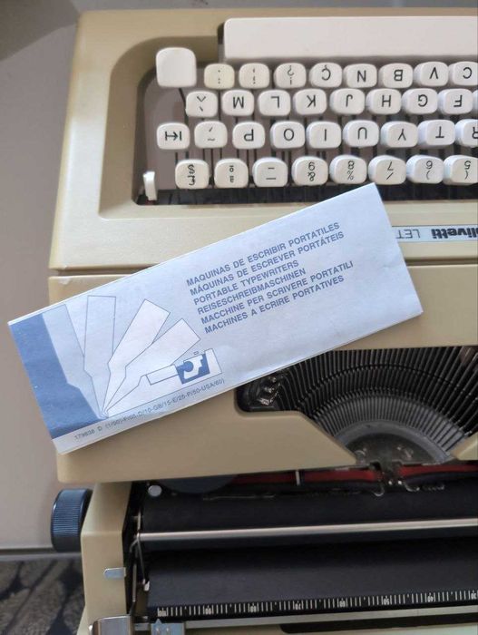 Maquina de escrever Vintage Olivetti Letera 25