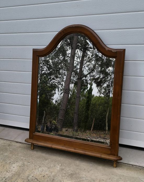 Cómoda em madeira maciça castanha