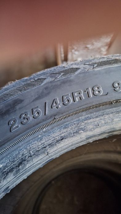 Opony 235/45R18  (2319)
