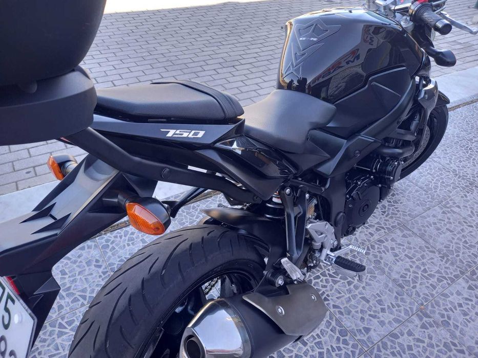Suzuki GSR 750 78kw