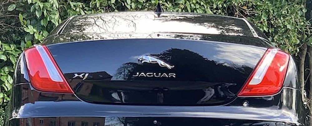 Емблема Jaguar на кришку багажника