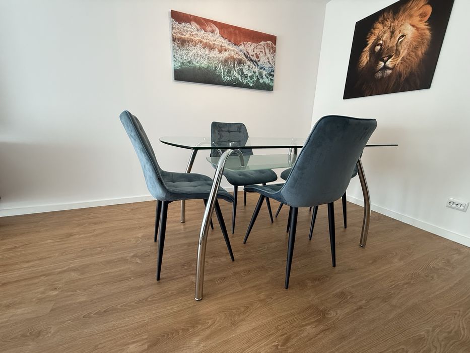 Mesa com cadeiras. Conjunto ou separado