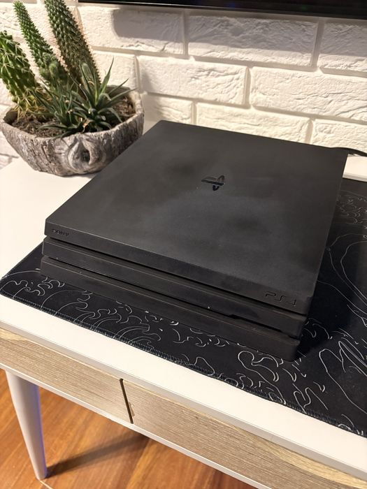 Ps4 pro + 7 gier + 3 pady