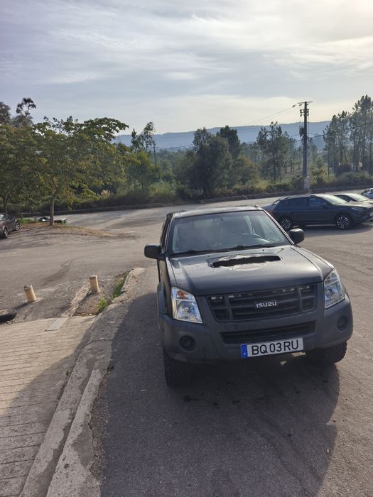 Isuzu D max 2.5 TDI  2012