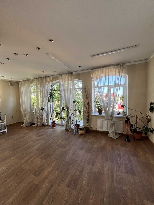 Продам 2-поверховий будинок 5 кімн. з капремонтом, вул. Ріхтера