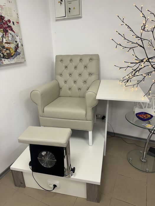 Продам педикюрне крісло з подіумом