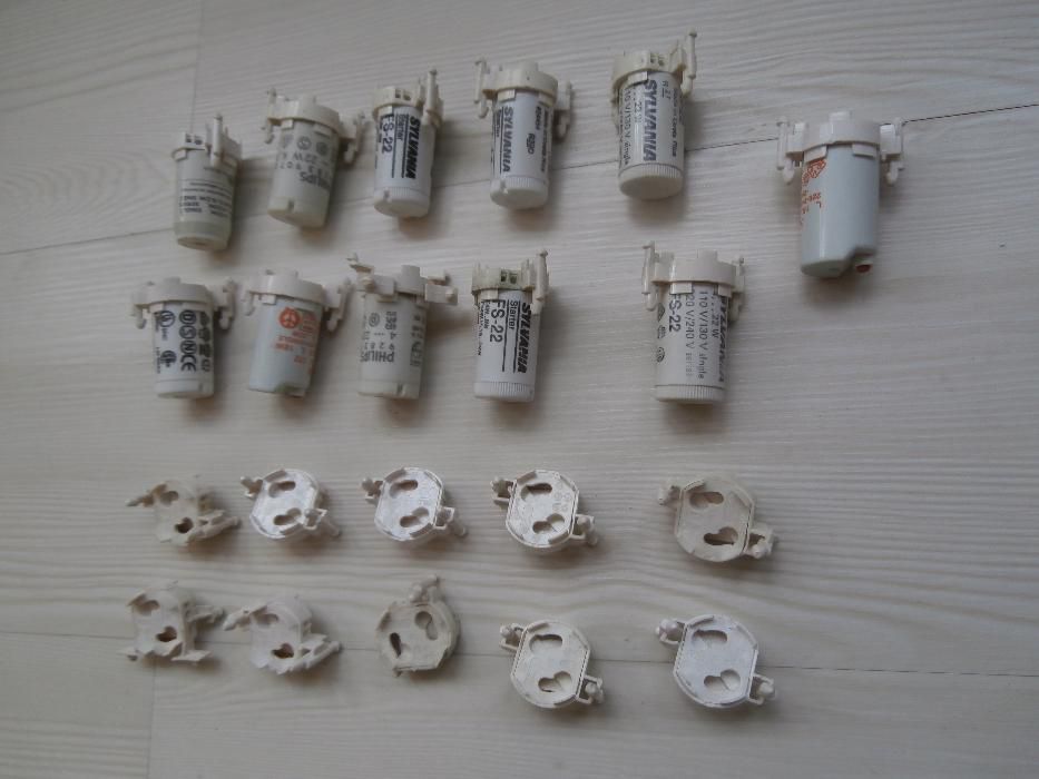 11 Fluorescent Lamp Starters + 10 Holders.64172215846147123