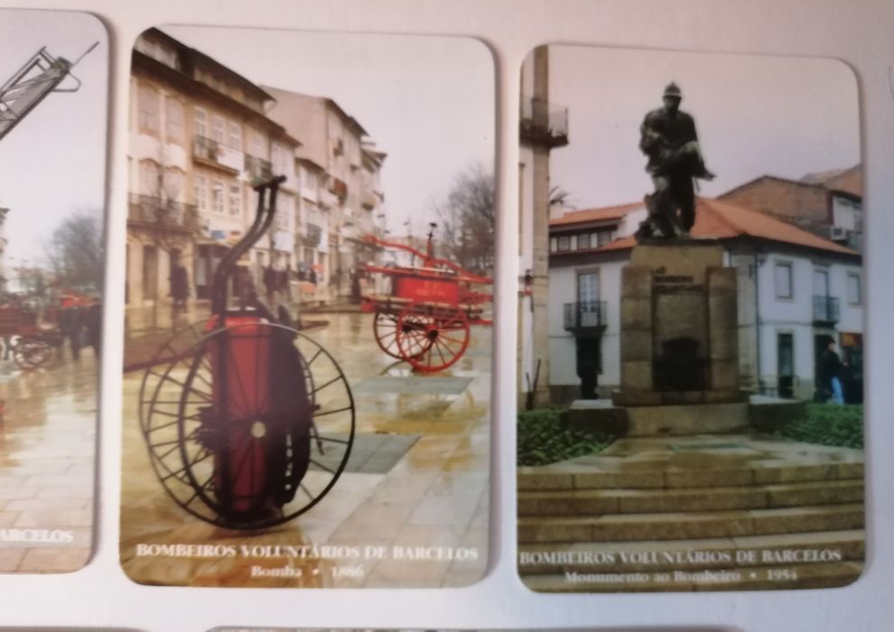 Conjunto de 14 calendários de 2001 dos Bombeiros Voluntários Barcelos