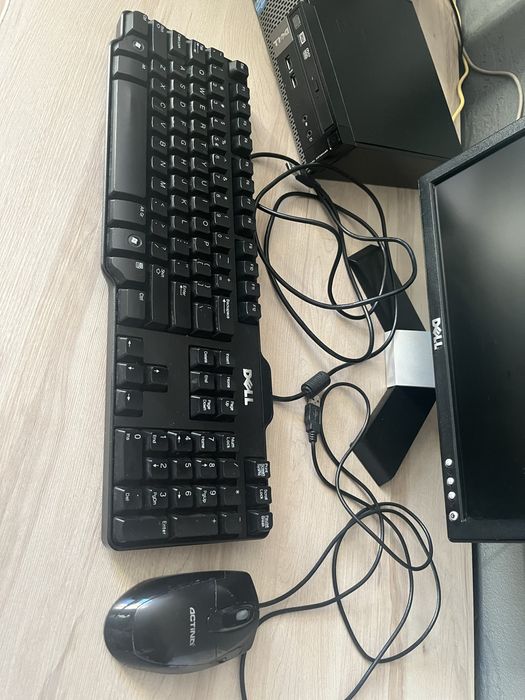 Komputer Dell zestaw jednostka monitor klawiatura mysz w pełni sprawne