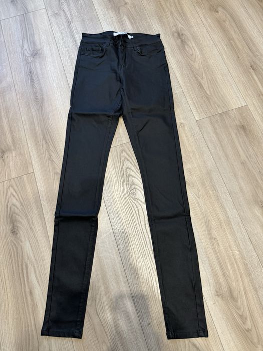 Stradivarius spodnie eko skóra r. 34