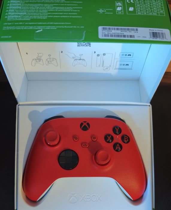 MICROSOFT XBOX Wireless Controller Red w stanie idealnym.