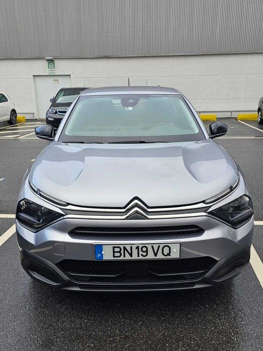 Citroen C4 com apenas 9 mil km rodados