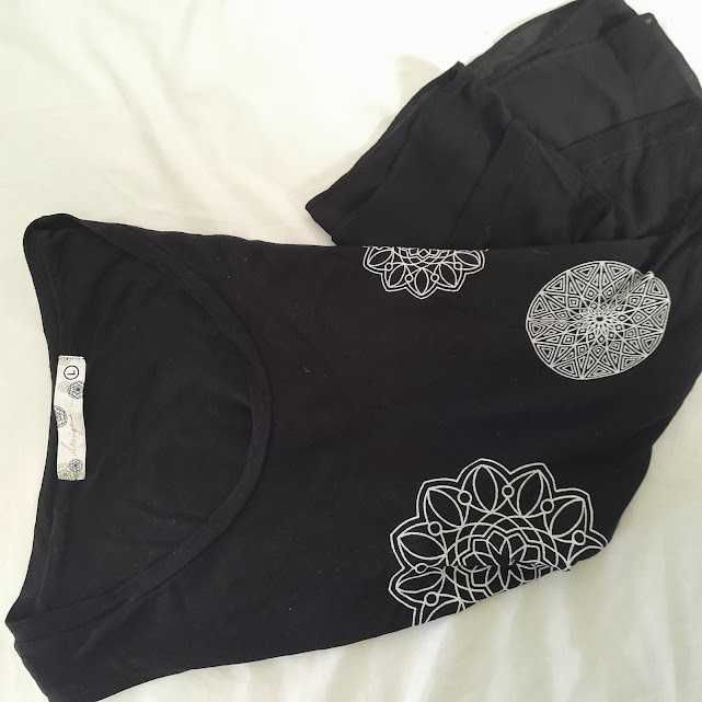 Top preto Desigual com mandálas