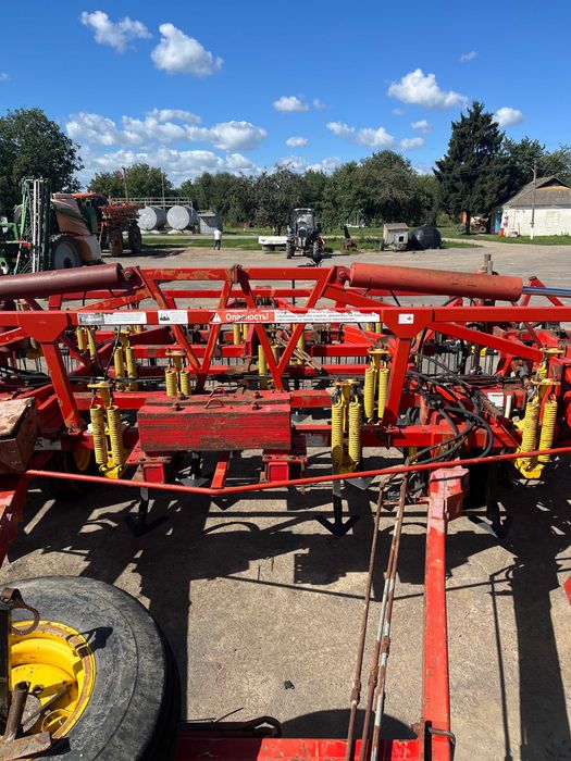 Культиватор суцільного обробітку Bourgault 8810-35 (18 м)